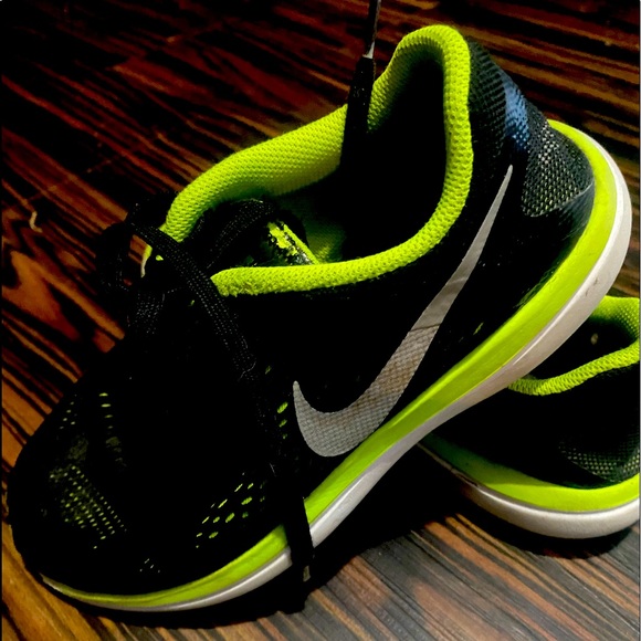 light green shoes nike
